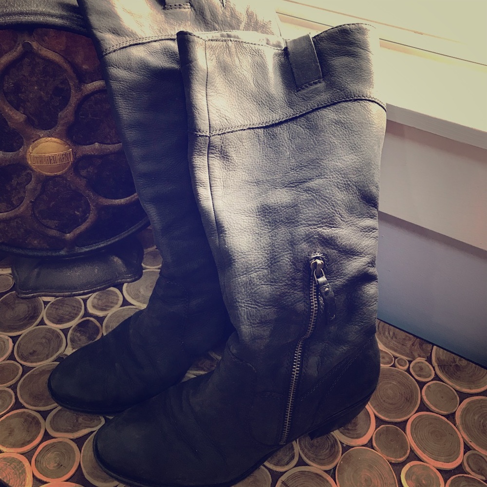 Naturalizer women’s leather boot, super comfy!